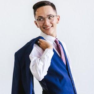 Meet your Posher, Nicholas